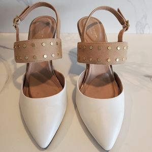 Rockport Slingback 3.5 inch Heels. Gold Colored Embellishments. Ivory & Tan. 8
